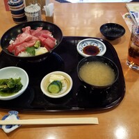 いけす無門 新宿 - 本マグロ鉄火丼定食。