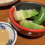 うどん居酒屋 鶴 - お通しの茹で野菜