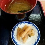 Menroku Ya - 味噌汁、漬物