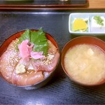 十八番 - 天然ブリの漬け丼。¥750。