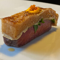 SHOKUDO YArn - ヤン風牛カツ～フレンチトーストを乗せた牛ランプ肉