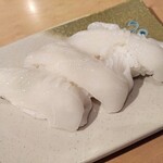 廻鮮寿司 塩釜港 - 本日のサービス:タコの頭(半生で美味しかった～)