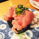 廻鮮寿司 塩釜港 - ネギトロ150円(外税)
      この盛りでこれまた150円皿グループってんだから最高っす！