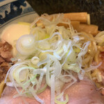 兎に角 - 油そば　¥820
      温泉玉子　¥120