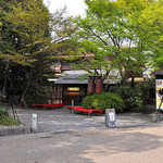 Giommaruyamakagaribi - 円山公園の隣りで、八坂神社 西楼門の左側