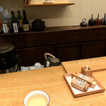 勢揃坂 蕎 ぎん清 - カウンターに置かれた薬味は、自家製七味と原了郭の黒七味の2種類