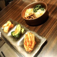 焼肉うしごろ 銀座並木通り店 - ナムル盛り合わせ、キムチ盛り合わせ(コース)
