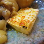 酒蔵 力 - 豆腐も焼豚足のタレで