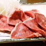 角一 - タン刺し