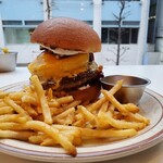 J.S. BURGERS CAFE - 5チーズハニーバーガー　1550円(税抜き)