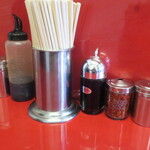 ラーメン二郎 - 卓上調味料