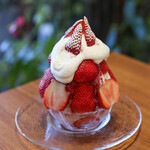 カフェサブヒロ - 2020年2月再訪：ちょっと贅沢な苺づくし氷 + 生クリーム☆