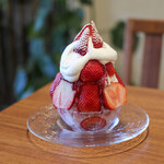 カフェサブヒロ - 2020年2月再訪：ちょっと贅沢な苺づくし氷 + 生クリーム☆