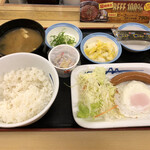 松屋 - ソーセージエッグ定食410円選べる小鉢は納豆。