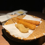 Hakata Yasaimakigushi Kibakumon - 豚バラ串揚げ、海老串揚げ、子持ち昆布串揚げ