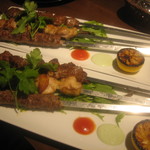 タイーム - ケバブ盛り２皿。お皿４０センチ有ります。