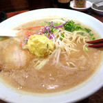 博多 一風堂 COLLECTION. MISO - 味噌白丸、930円。