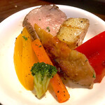夜景個室肉バル×食べ放題 ヨルソラ - 大皿料理1品づつ取り分け