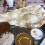 インディアンキッチン - ナンはかなり大きいです