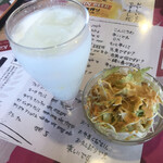 インディアンキッチン - ラッシー&サラダ