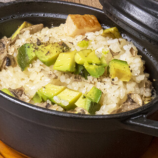 おいしさギュッと！ハルタ名物「ストウブ飯」