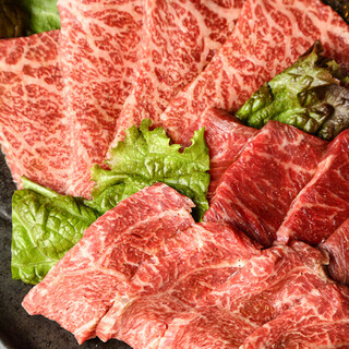 We only offer carefully selected A5 rank Wagyu beef! Delivered from all over the country through our own route.