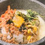 Stone grilled cheese bibimbap