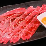 Specialty! Large-sized cuts of Japanese black beef! Grilled Sukiyaki