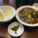 馬鹿旨 - 牛肉うま煮丼　スープ　お新香付き¥870(税別)