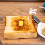アサゴパン パインブルックリンモーニング - ピスタチオクリームトースト　サラダとドリンクのセット