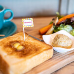 アサゴパン パインブルックリンモーニング - ピスタチオクリームトースト　サラダとドリンクのセット