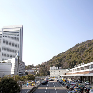 駐車場完備！当館建物ANAクラウンプラザホテル駐車場650台