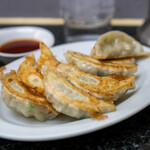 新味覚 - 焼餃子 お召し上がり1皿 8個（420円）