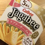 カルビープラス - Jagabeeラブリーチーズ味。Calbee+限定の一品です。