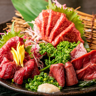 Directly delivered from Kumamoto! Enjoy authentic horse sashimi