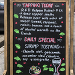 BALLAST POINT BREWING COMPANY - 店頭メニュー。今日のビールとスペシャルフード。