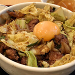 新川大勝軒飯店 - レバー野菜丼卵黄載せ