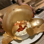 SUGALABO - スペシャルなケーキ。
      この玉、砂糖細工としても美味なのです