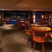 東山 - 内観（ディナータイム）