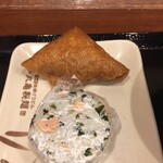 丸亀製麺 - 稲荷ずしと丸おむすび（しそと鮭）