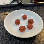 ラーメン 前田家 - 先ずは梅干しから…