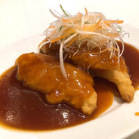 Szechwan Cuisine & Wine 四川料理 御馥 中之島ダイビル店 - コショウ鯛の甘酢あんかけ