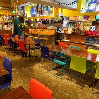 The colorful and spacious interior is recommended for girls' nights out, banquets, etc.