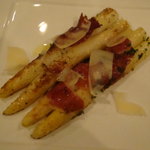 ホワイトアスパラガスの生ハム巻きソテー