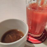 横浜チーズカフェ - ブラッドオレンジジュースとオニオンスープ