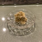 群来膳 - 1-7　毛蟹　味噌と和えている