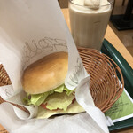 Mosu Baga - モーニング モス野菜チーズバーガーとコーヒーシェイク
                        これで550円