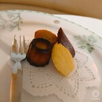 ピア - カヌレやマドレーヌ、フィナンシェなど。焼き菓子系は普通に美味しいかな(^.^)