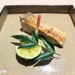 新ばし 星野 - 焼き物：ぐじの松笠焼き