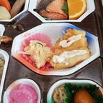 吉野鶏めし保存会 - むすこ右側です